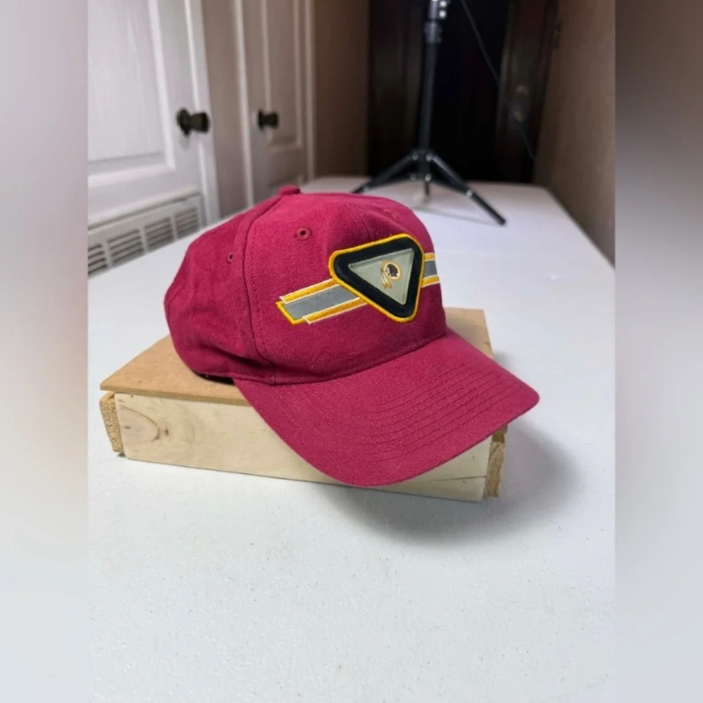 Vintage Sports Specialties Side Wave Snapback Triangle Hat Washington Redskins